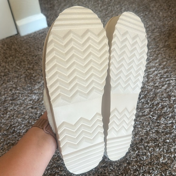 Slippers - Picture 2 of 2